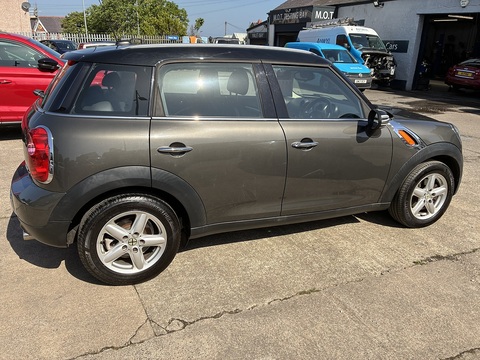 2.0 Cooper D SUV 5dr Diesel Auto Euro 5 (112 ps)