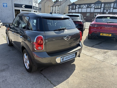 2.0 Cooper D SUV 5dr Diesel Auto Euro 5 (112 ps)