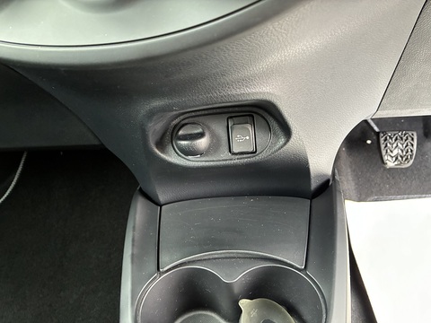 Yaris Vvt-I Icon Hatchback 1.3 Manual Petrol