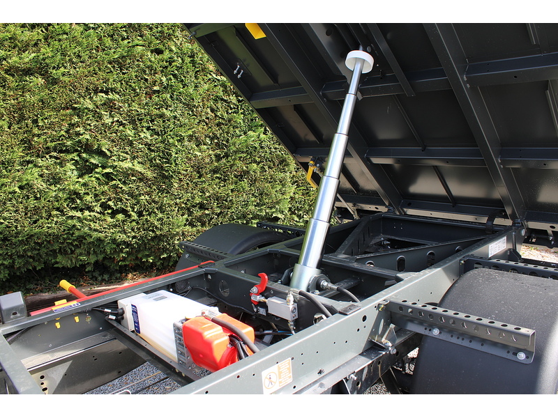 Ford Trend 350 L3 Crew Cab Tipper - 165ps - AC - Heated seats 1996 4dr Tipper Manual Diesel