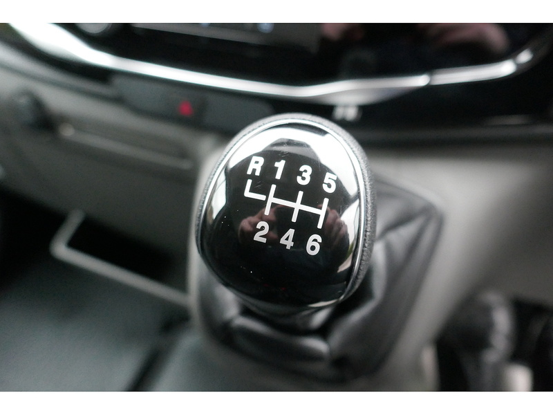 Ford 350 L3 D/CAB Tipper 165ps 2.0 Euro 6 Leader DRW & RWD, Cab Air con 2.0 5dr Tipper Manual Diesel