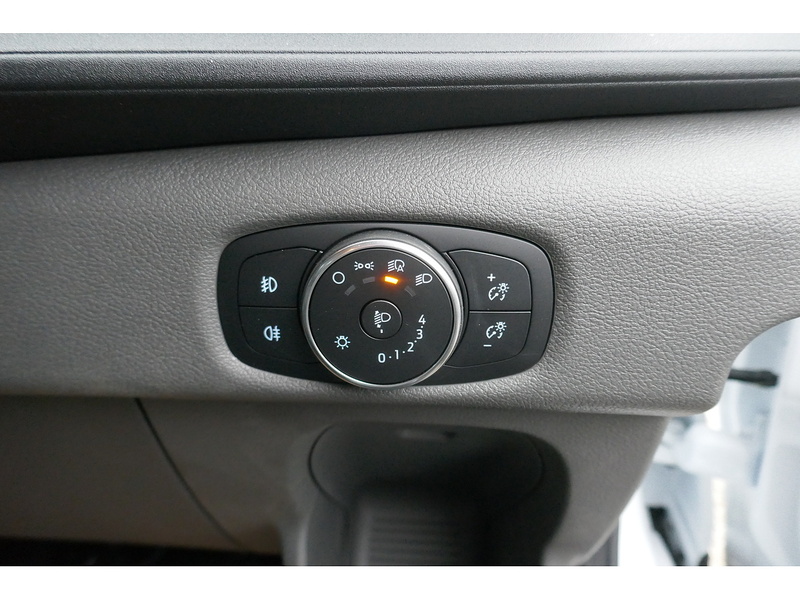 Ford 350 L3 D/CAB Tipper 165ps 2.0 Euro 6 Leader DRW & RWD, Cab Air con 2.0 5dr Tipper Manual Diesel