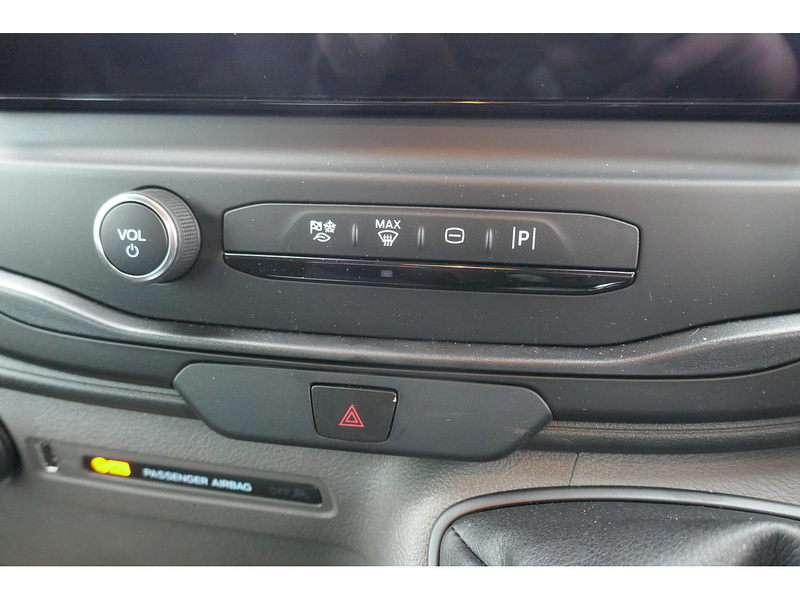 Ford 350 L3 D/CAB Tipper 165ps 2.0 Euro 6 Leader DRW & RWD, Cab Air con 2.0 5dr Tipper Manual Diesel