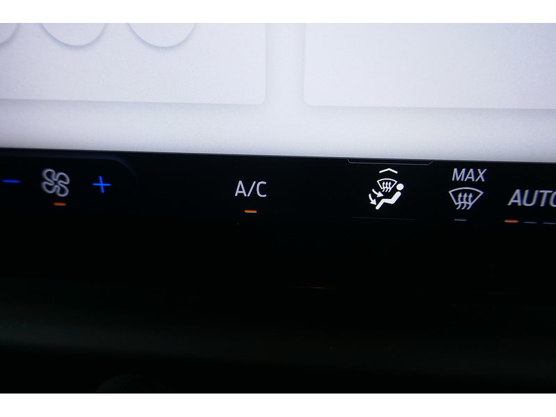 Ford 350 L4 Dropside Tail Lift Truck 165ps Euro 6 - Towing axle with 7,000kg gross train mass 1996 Dropside Manual Diesel