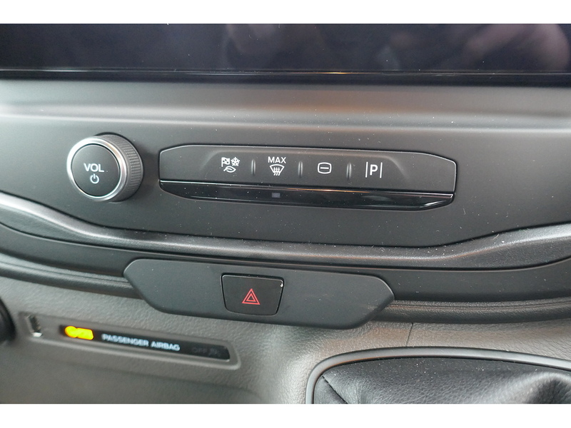 Ford 350 L4 Dropside Tail Lift Truck 165ps Euro 6 - Towing axle with 7,000kg gross train mass 1996 Dropside Manual Diesel