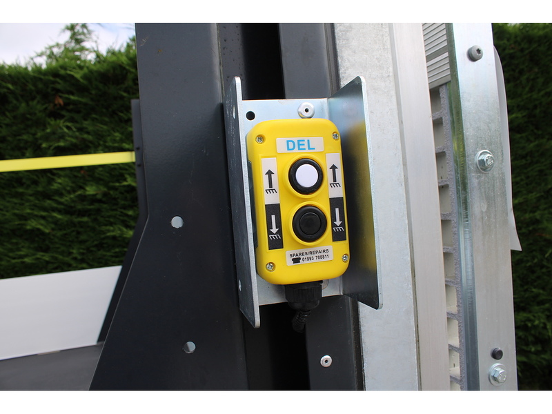 Ford 350 L4 Dropside Tail Lift Truck 165ps Euro 6 - Towing axle with 7,000kg gross train mass 1996 Dropside Manual Diesel