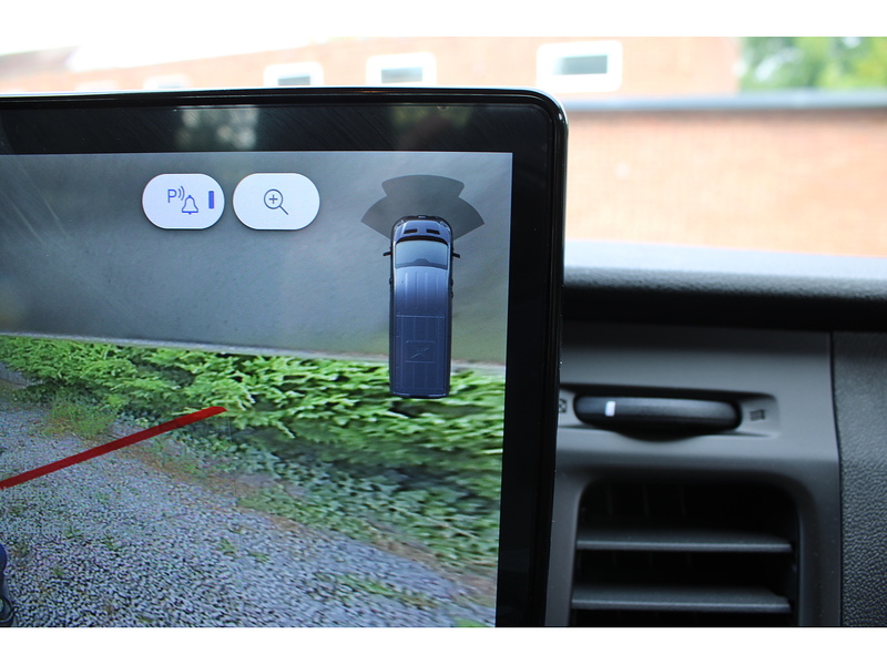 Ford 350 L4 Dropside Tail Lift Truck 165ps Euro 6 - Towing axle with 7,000kg gross train mass 1996 Dropside Manual Diesel