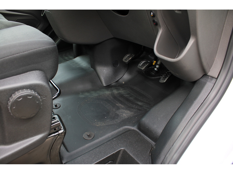 Ford 350 L4 Dropside Tail Lift Truck 165ps Euro 6 - Towing axle with 7,000kg gross train mass 1996 Dropside Manual Diesel