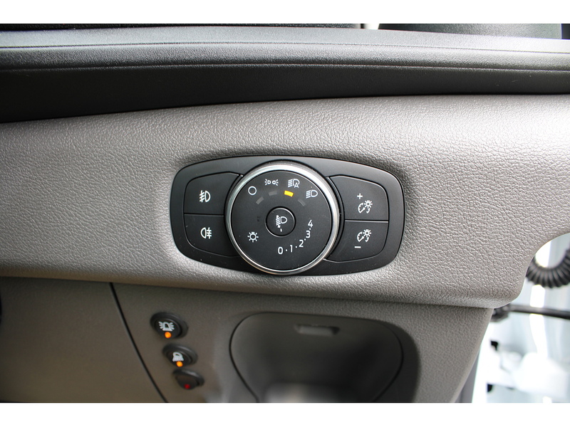 Ford 350 L4 Dropside Tail Lift Truck 165ps Euro 6 - Towing axle with 7,000kg gross train mass 1996 Dropside Manual Diesel