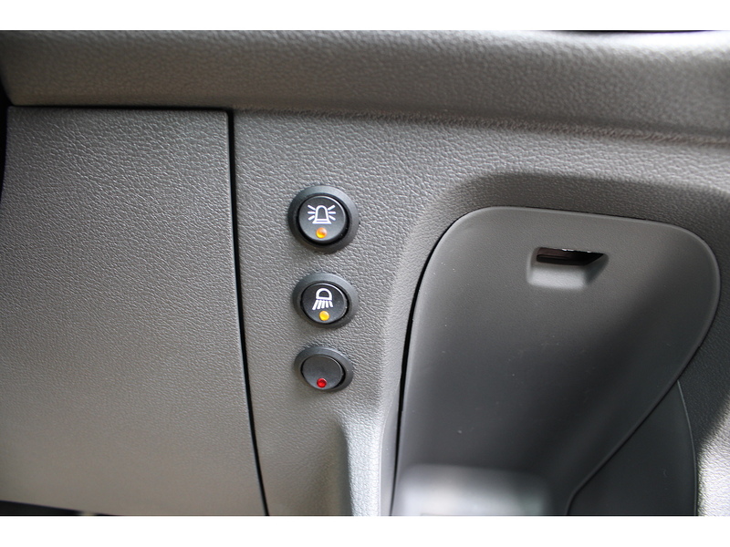 Ford 350 L4 Dropside Tail Lift Truck 165ps Euro 6 - Towing axle with 7,000kg gross train mass 1996 Dropside Manual Diesel