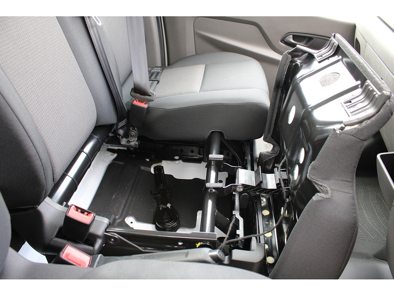 Ford 350 L4 Dropside Tail Lift Truck 165ps Euro 6 - Towing axle with 7,000kg gross train mass 1996 Dropside Manual Diesel