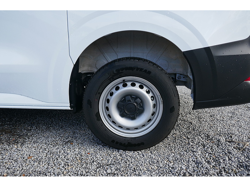 Ford 300 L1 H1 Leader van with Air Con 1996 medium van Manual Diesel