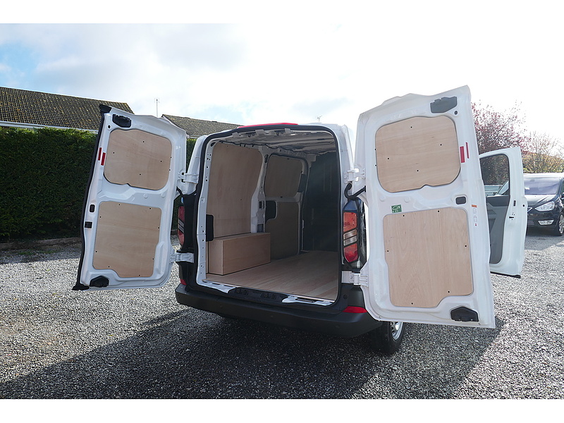 Ford 300 L1 H1 Leader van with Air Con 1996 medium van Manual Diesel