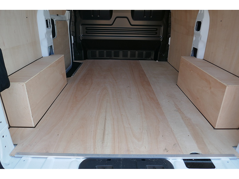 Ford 300 L1 H1 Leader van with Air Con 1996 medium van Manual Diesel