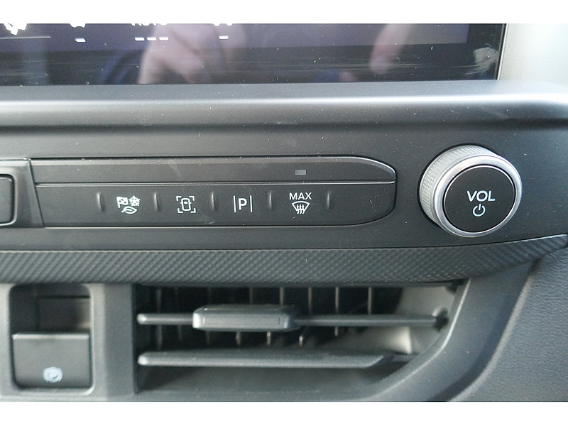 Ford 300 L1 H1 Leader van with Air Con 1996 medium van Manual Diesel