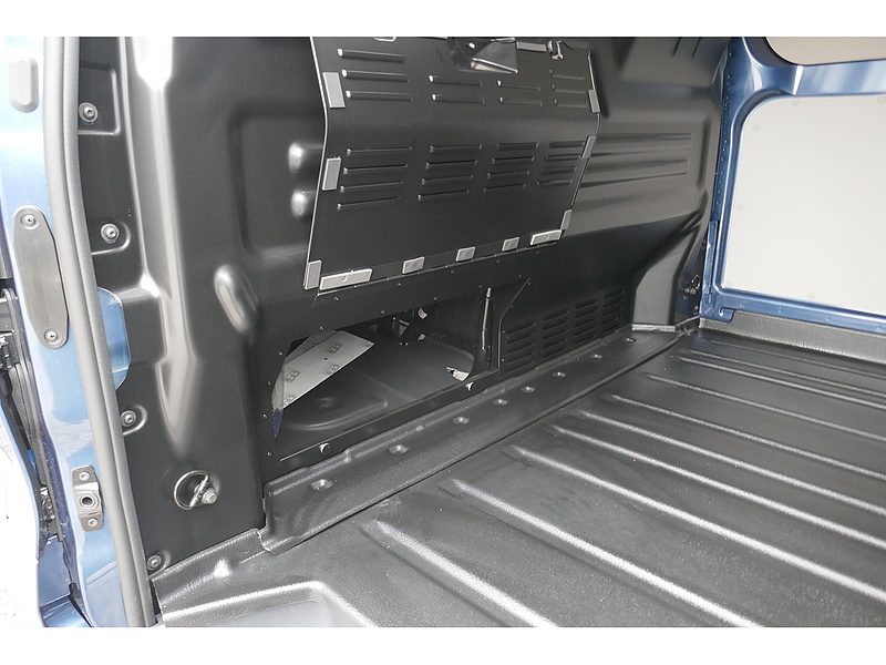 Ford 320 L2 H1 SPORT 170ps Euro 6 - 8 speed Automatic Van - Delivery miles only 1996 5dr medium van Automatic Diesel