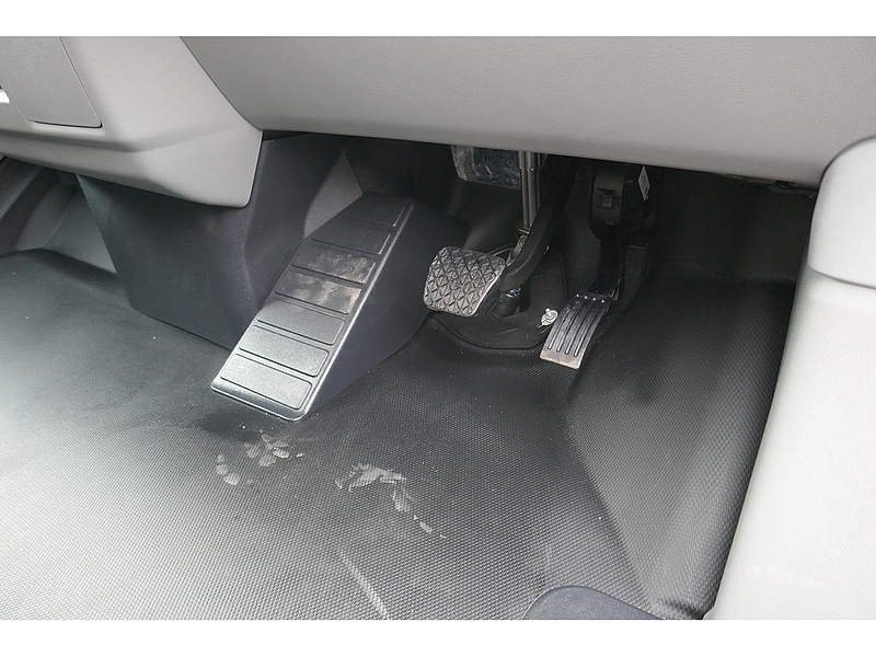 Ford 320 L2 H1 SPORT 170ps Euro 6 - 8 speed Automatic Van - Delivery miles only 1996 5dr medium van Automatic Diesel