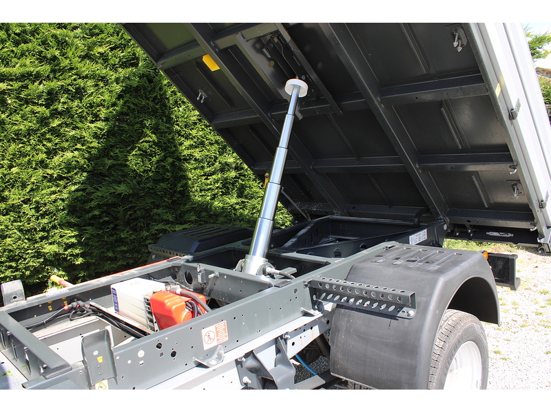 Ford 350 Trend L3 Crew Cab Tipper 165ps Euro 6 - DUAL REAR WHEELS - LAST DRW ONE AVAILABLE 1996 4dr Tipper Manual Diesel