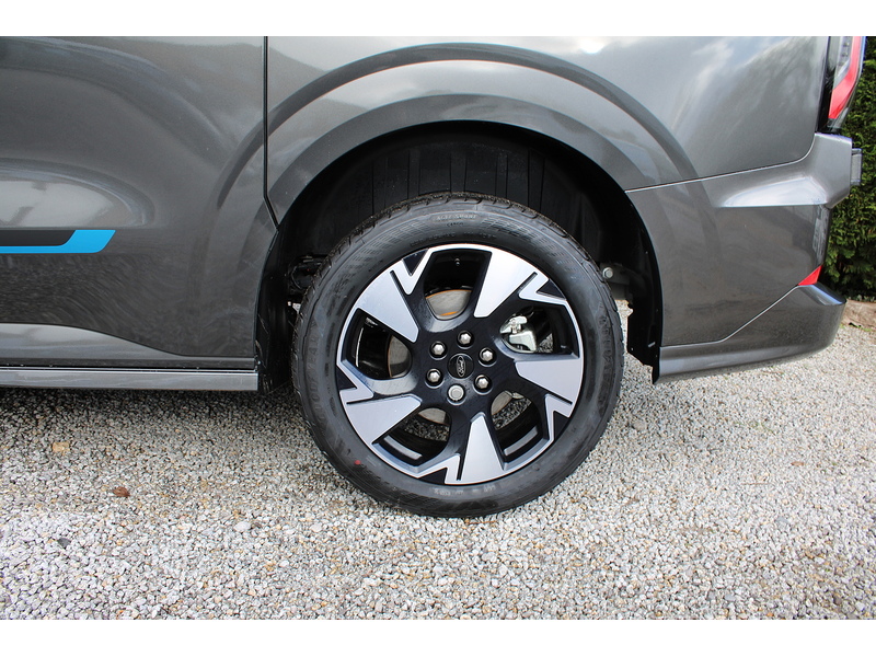 Ford 320 L1 Sport RARE Petrol Plug In Hybrid - IN STOCK TODAY 2.5 medium van Automatic Hybrid