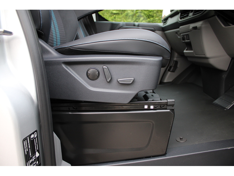 Ford 320 L2 H1 Sport 2.5 232 PHEV - Super to drive 2.5 Panel Van Automatic Petrol