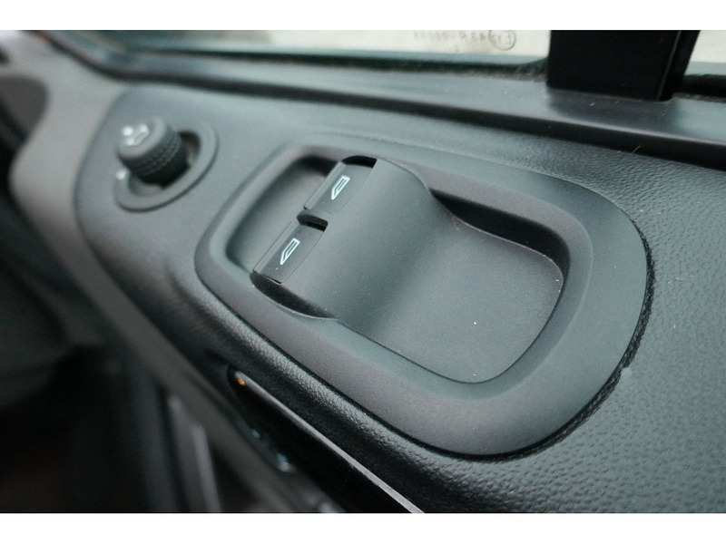 Ford L1 300 Automatic Limited 130ps Euro 6 Diesel Van - GREAT CONDITION 2.0 5dr medium van Automatic Diesel