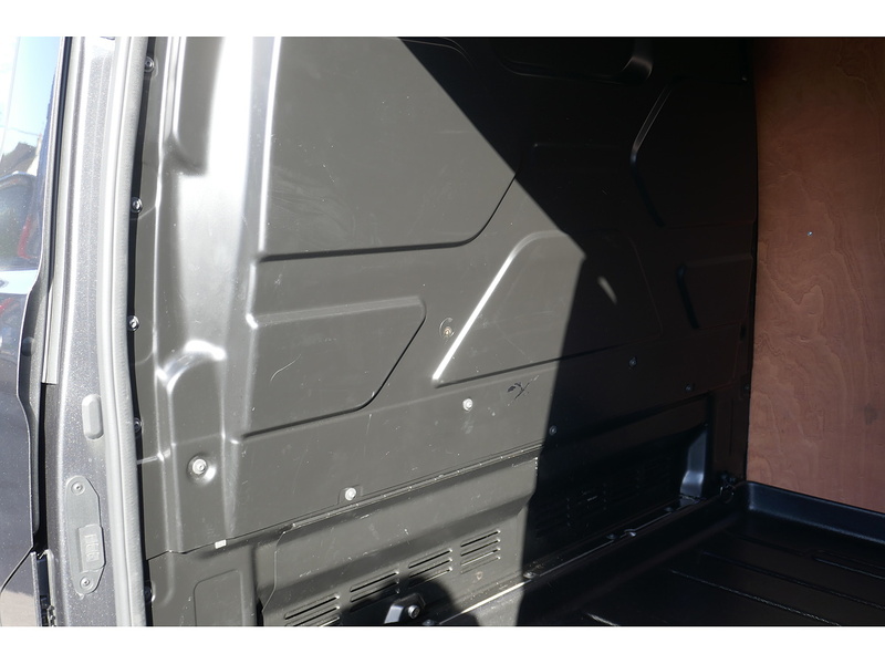 Ford L1 300 Automatic Limited 130ps Euro 6 Diesel Van - GREAT CONDITION 2.0 5dr medium van Automatic Diesel