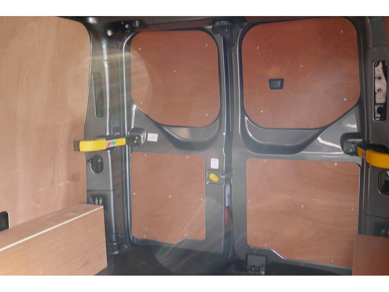 Ford L1 300 Automatic Limited 130ps Euro 6 Diesel Van - GREAT CONDITION 2.0 5dr medium van Automatic Diesel