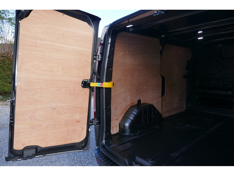 Ford 300 L1 Limited 130PS Euro 6 Diesel Van 2.0 5dr medium van Manual Diesel