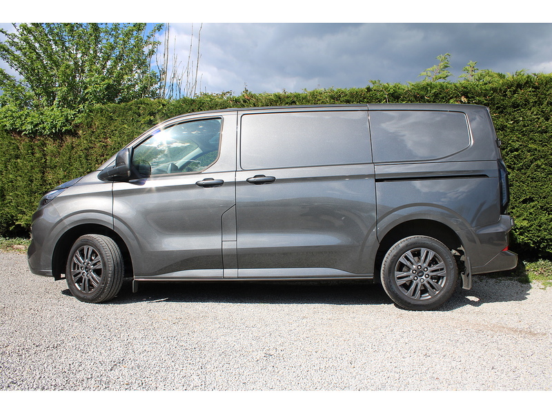 Ford L1 Limited 136ps Euro 6 Diesel Van - 17