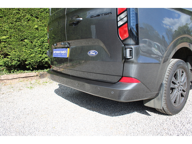 Ford L1 Limited 136ps Euro 6 Diesel Van - 17
