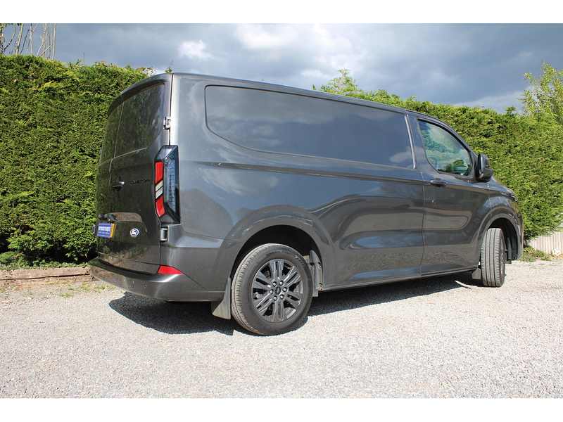 Ford L1 Limited 136ps Euro 6 Diesel Van - 17