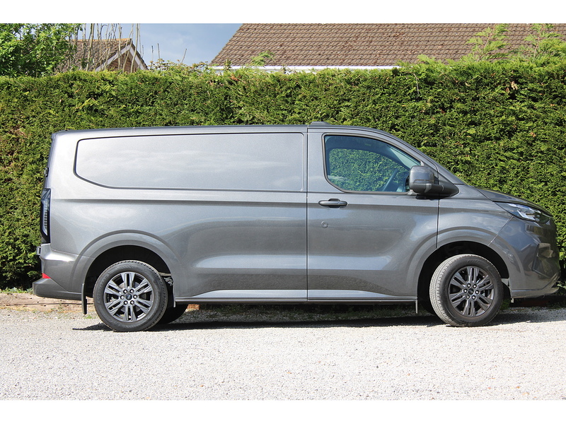 Ford L1 Limited 136ps Euro 6 Diesel Van - 17