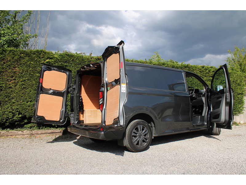 Ford L1 Limited 136ps Euro 6 Diesel Van - 17