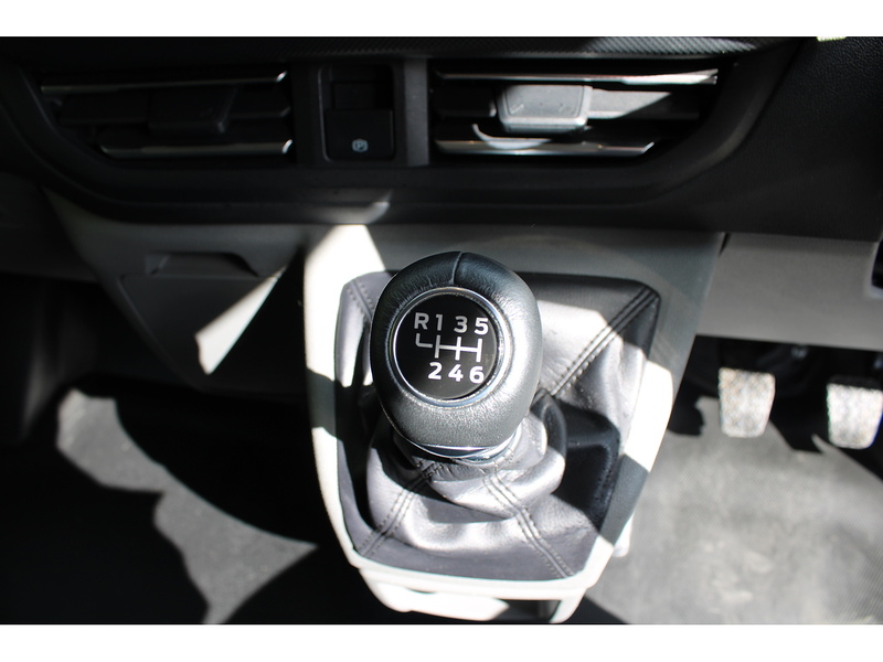 Ford L1 Limited 136ps Euro 6 Diesel Van - 17