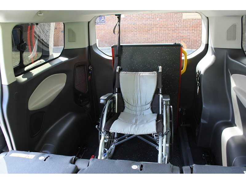Ford Allied Independence RS 3 + 3 seats plus Wheelchair - Super condition 2.0 5dr WAV Manual Diesel