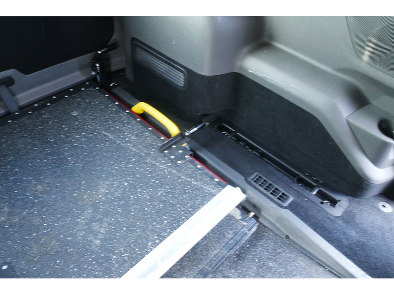 Ford Tourneo Custom Allied Independence RS 3 + 3 Wheelchair transport car - Fold flat ramp - Super looking - 32