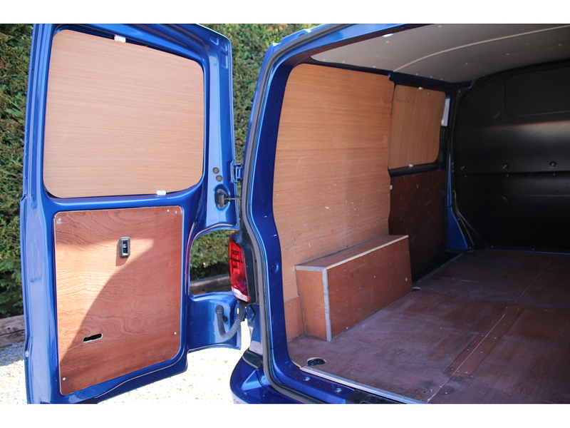 Volkswagen T6 T28 Highline 150ps - Super looking van in great condition 2.0 5dr medium van Manual Diesel