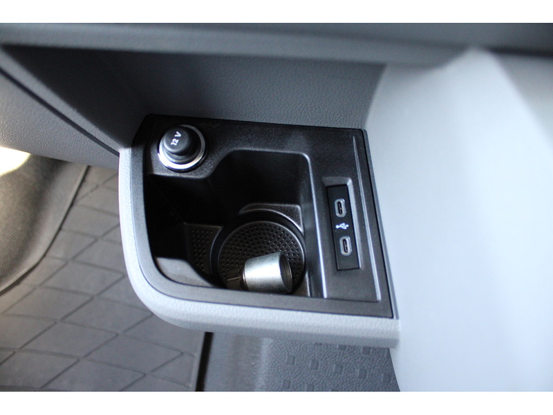 Volkswagen T6 T28 Highline 150ps - Super looking van in great condition 2.0 5dr medium van Manual Diesel