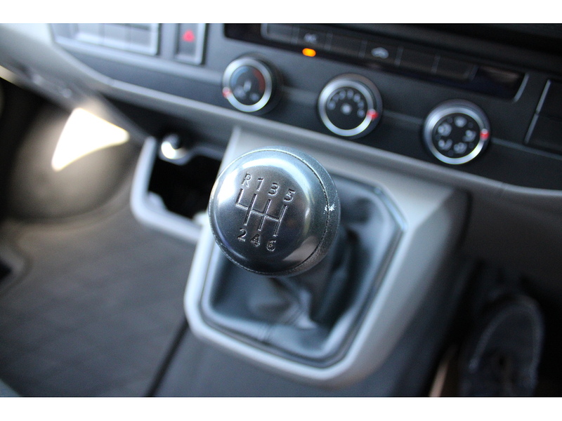 Volkswagen T6 T28 Highline 150ps - Super looking van in great condition 2.0 5dr medium van Manual Diesel