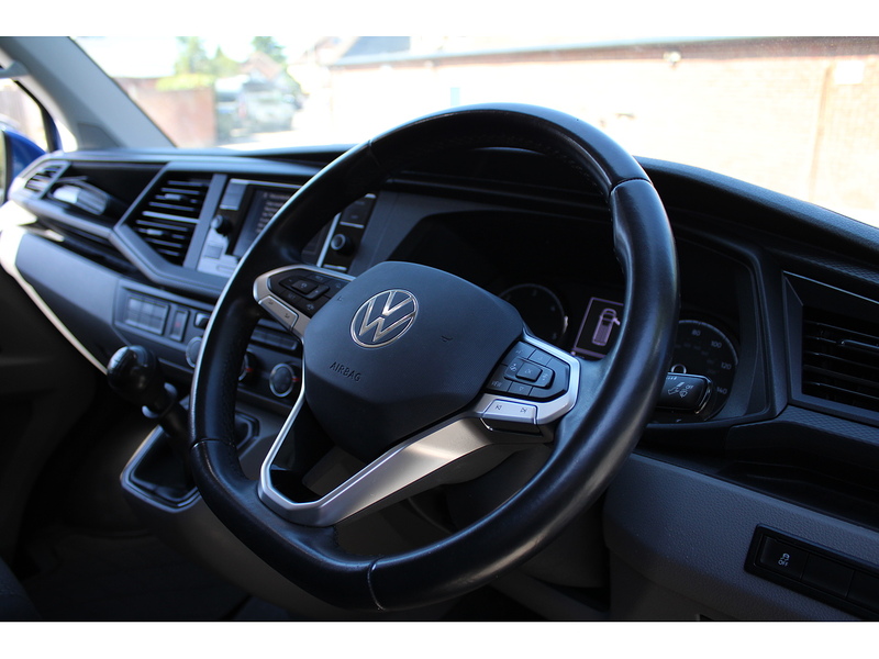 Volkswagen T6 T28 Highline 150ps - Super looking van in great condition 2.0 5dr medium van Manual Diesel