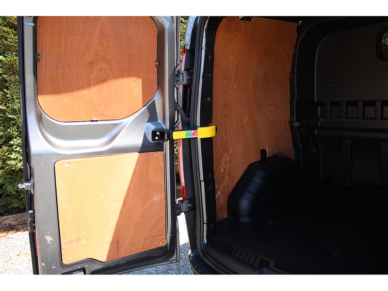 Ford 320 DCIV Limited 6 seat 130ps Euro 6 Diesel van 2.0 5dr Combi Van Manual Diesel