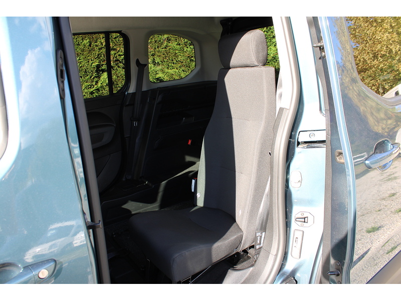 Peugeot Automatic Allied Horizon RE Wheelchair access car 1.5 5dr WAV Automatic Diesel