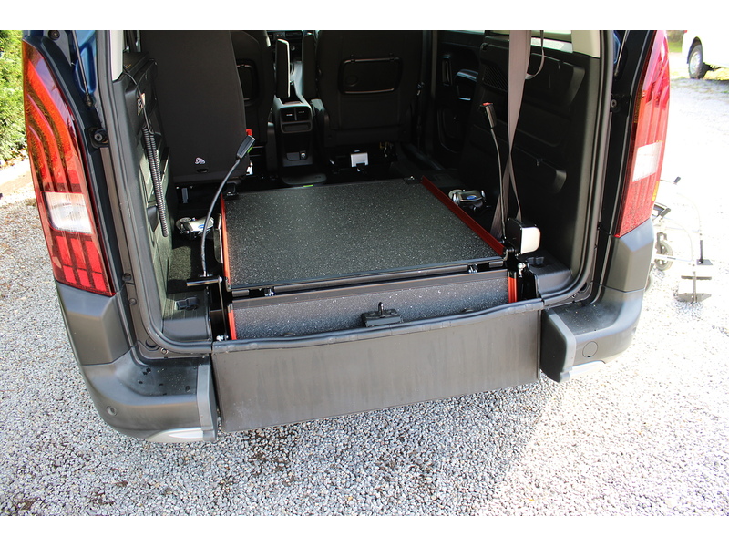 Peugeot Allure Allied Horizon Wheelchair access car - Super low miles and condition 1.5 5dr WAV Manual Diesel