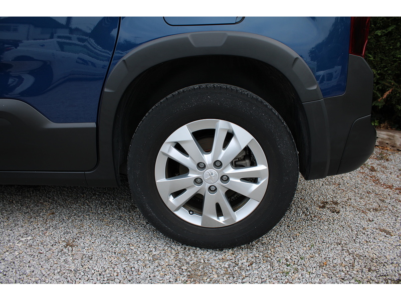 Peugeot Allied Horizon - wheelchair access car - 3 seat plus one wheelchair 1.5 5dr WAV Manual Diesel