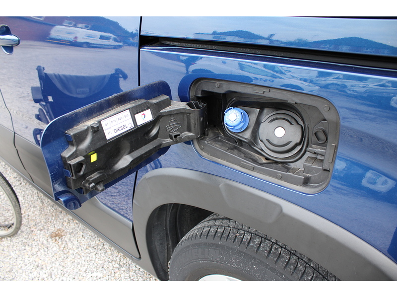 Peugeot Allied Horizon - wheelchair access car - 3 seat plus one wheelchair 1.5 5dr WAV Manual Diesel