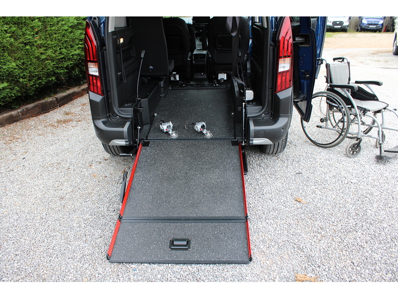 Peugeot Allied Horizon - wheelchair access car - 3 seat plus one wheelchair 1.5 5dr WAV Manual Diesel