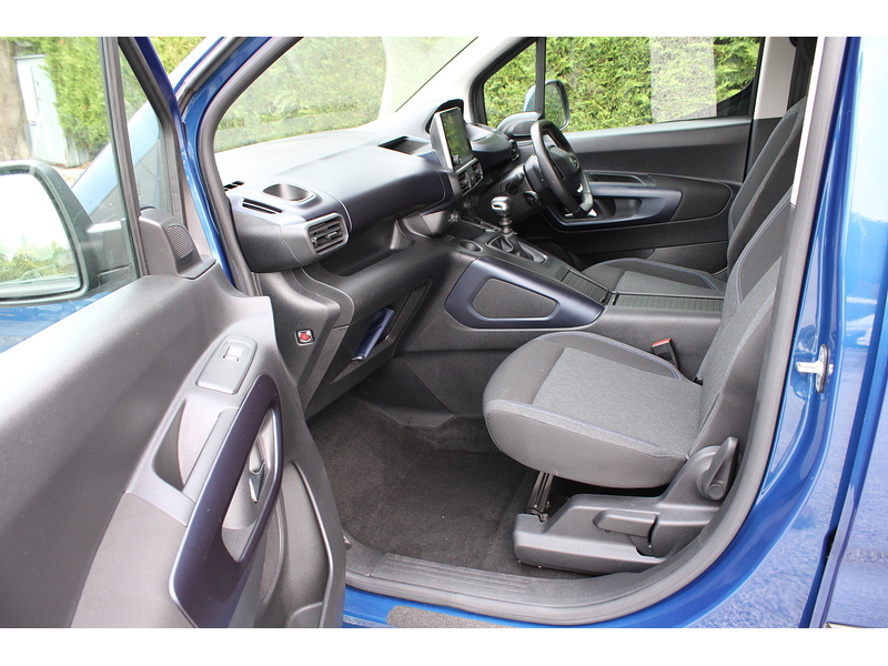 Peugeot Allied Horizon - wheelchair access car - 3 seat plus one wheelchair 1.5 5dr WAV Manual Diesel