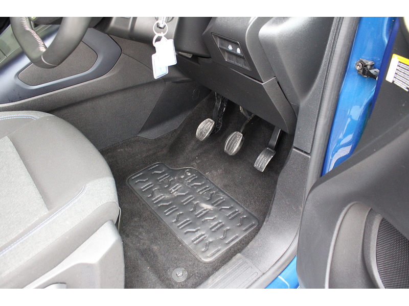 Peugeot Allied Horizon - wheelchair access car - 3 seat plus one wheelchair 1.5 5dr WAV Manual Diesel