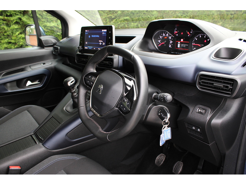 Peugeot Allied Horizon - wheelchair access car - 3 seat plus one wheelchair 1.5 5dr WAV Manual Diesel