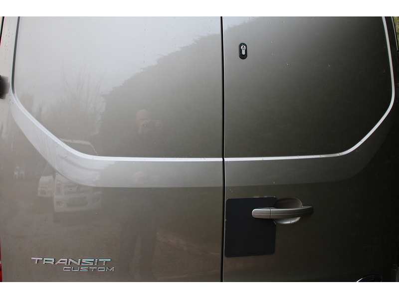 Ford 300 L2 Limited 130ps Euro 6 Diesel van - LOAD AREA SECURITY LOCKS & PLATES 2.0 5dr medium van Manual Diesel